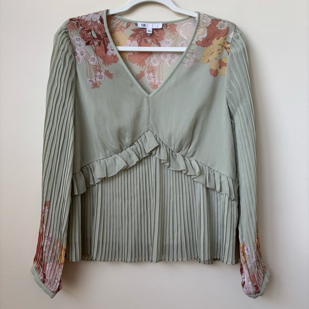 Women’s DR2 Shear Floral Pleated Light Sage Green Blouse Size M